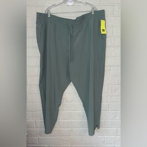 NWT ALL IN MOTION 3X women’s woven tapered pants size 3X✨